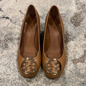 Tory Burch closed toe wedge in camel color